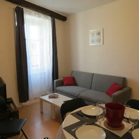 Appartement Tres Bel Dans Le Centre Ville Historique Thiers
